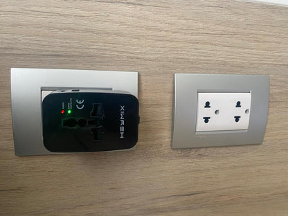 Adaptador Enchufe Universal para Viajes 1 USB tipo A + 1 tipo C